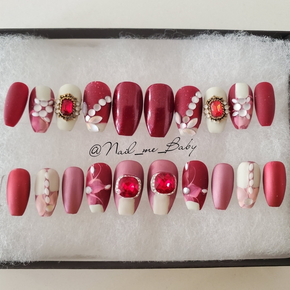 Luxurious press-on Nails - Picture 5 of 7